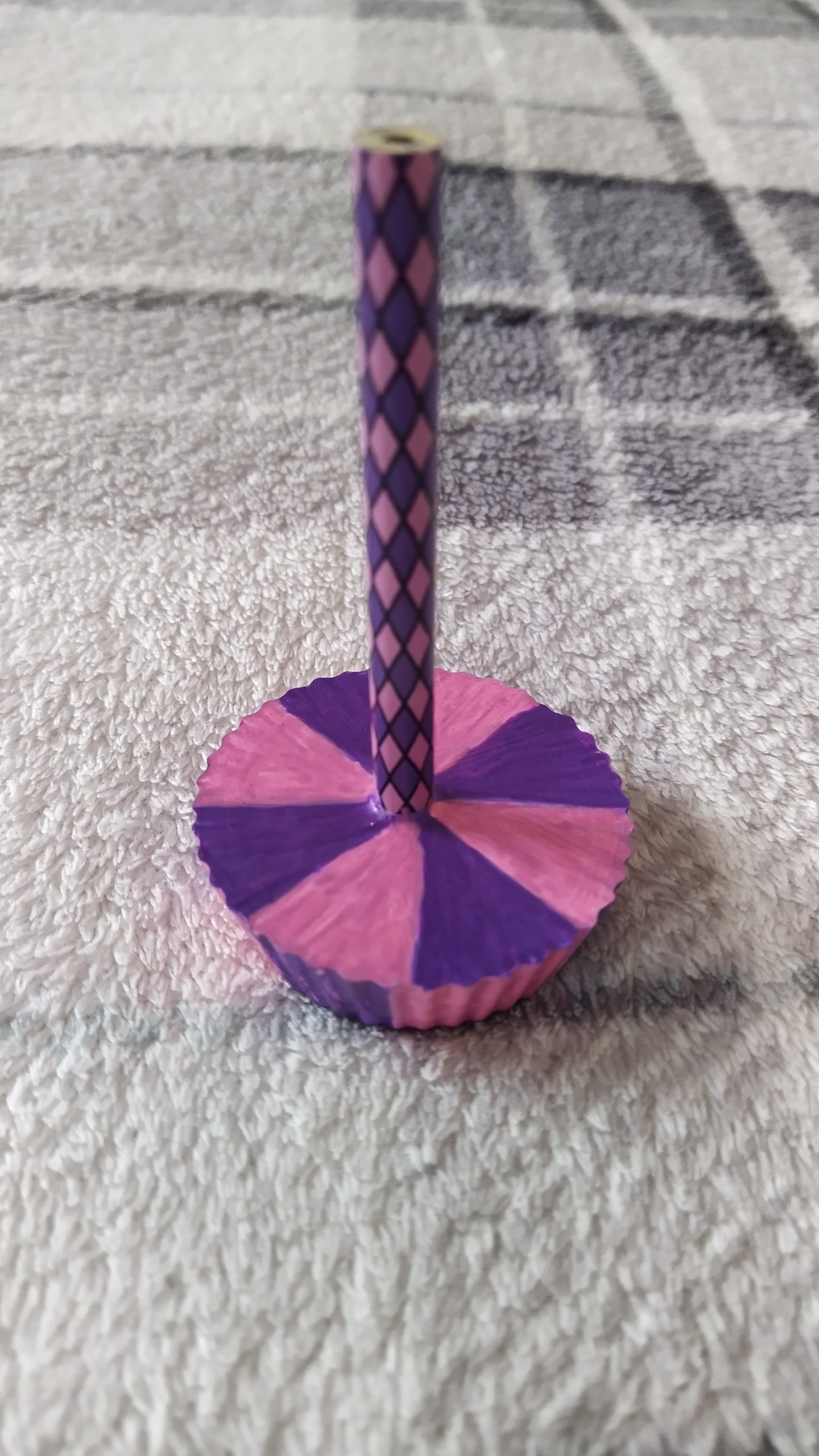 Colourful ring holder. Pink and purple