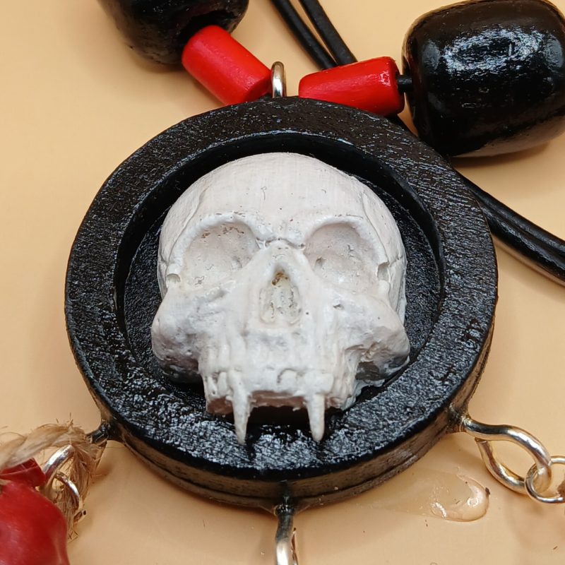 Hunter's Charms - Vampire Slayer's Talisman: Drăcul | resin pendant | Skull, Fangs | LARP, cosplay,