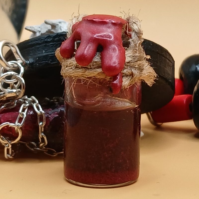 Hunter's Charms - Vampire Slayer's Talisman: Drăcul | resin pendant | Skull, Fangs | LARP, cosplay,