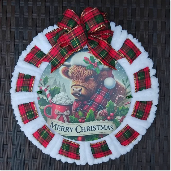 Highland cow yarn wreath, tartan door wreath, tartan wall wreath, Christmas wreath 🌲