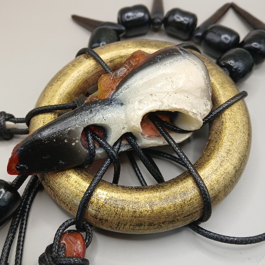 Hunter's Charms - Fallen Phoenix | resin pendant | Skull, Talon | LARP, cosplay