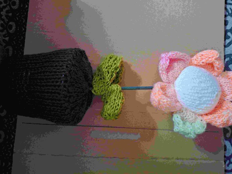 Knitted scented flower with pot