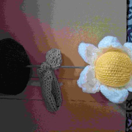 Knitted scented flower with pot