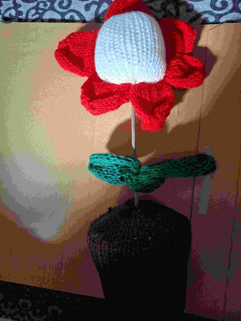 Knitted scented flower with pot