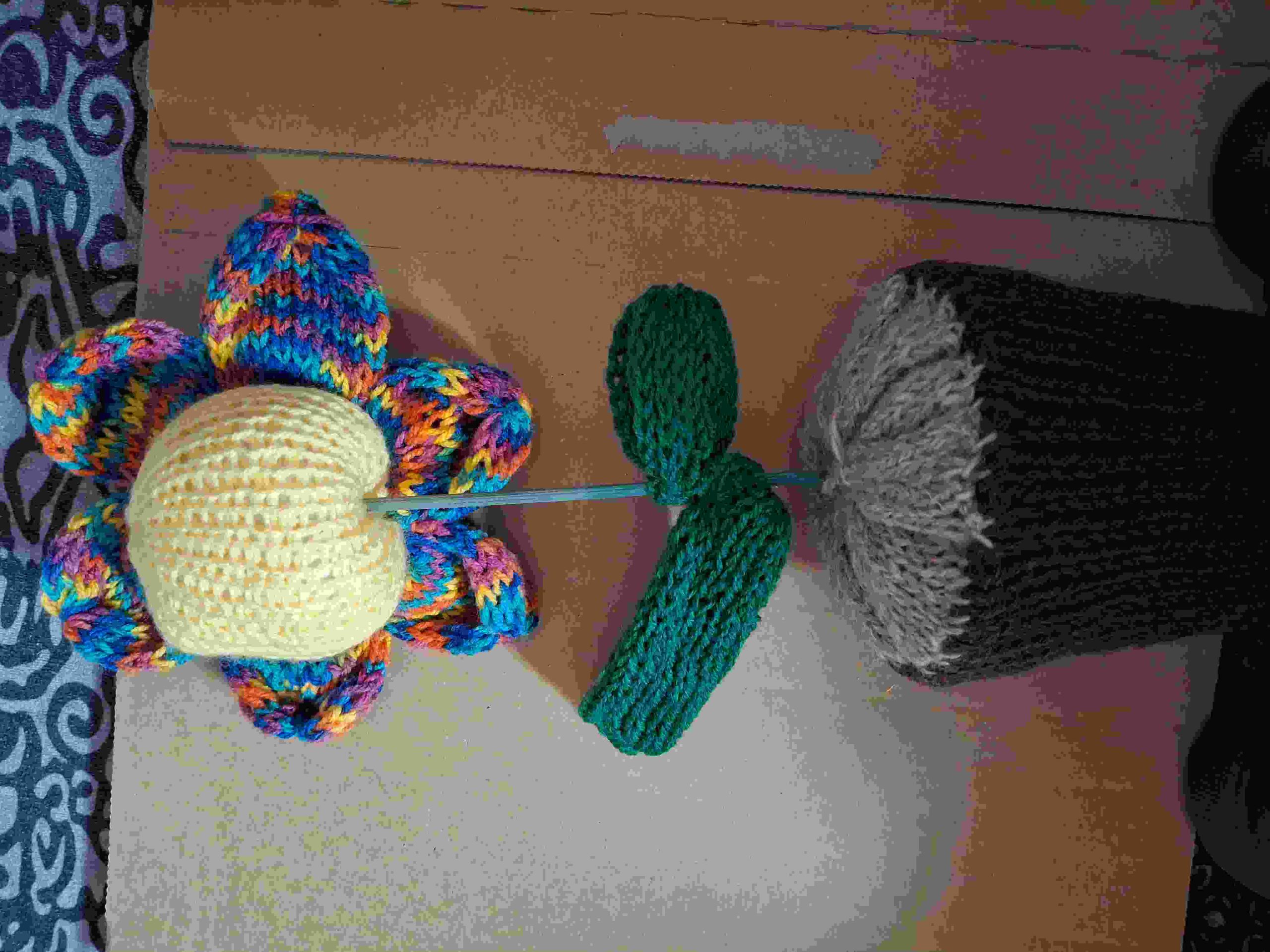 Knitted scented flower with pot