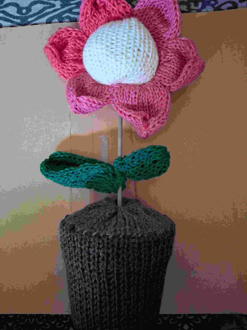 Knitted scented flower with pot