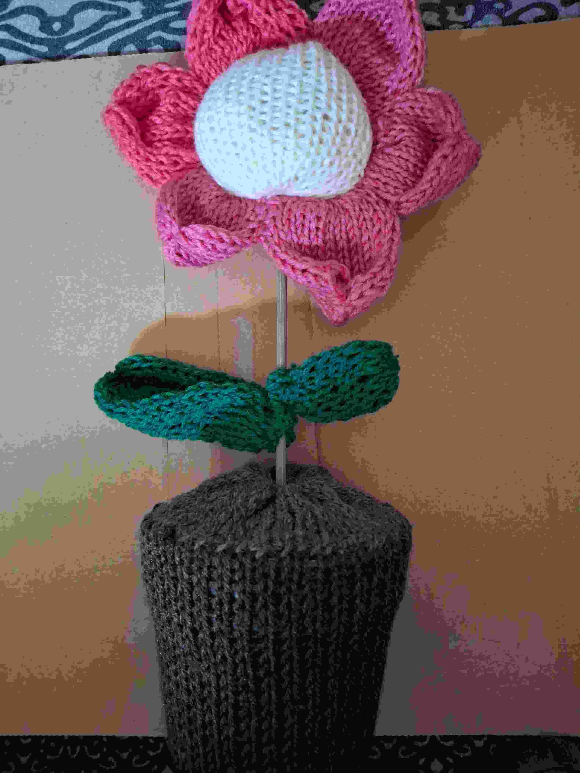 Knitted scented flower with pot