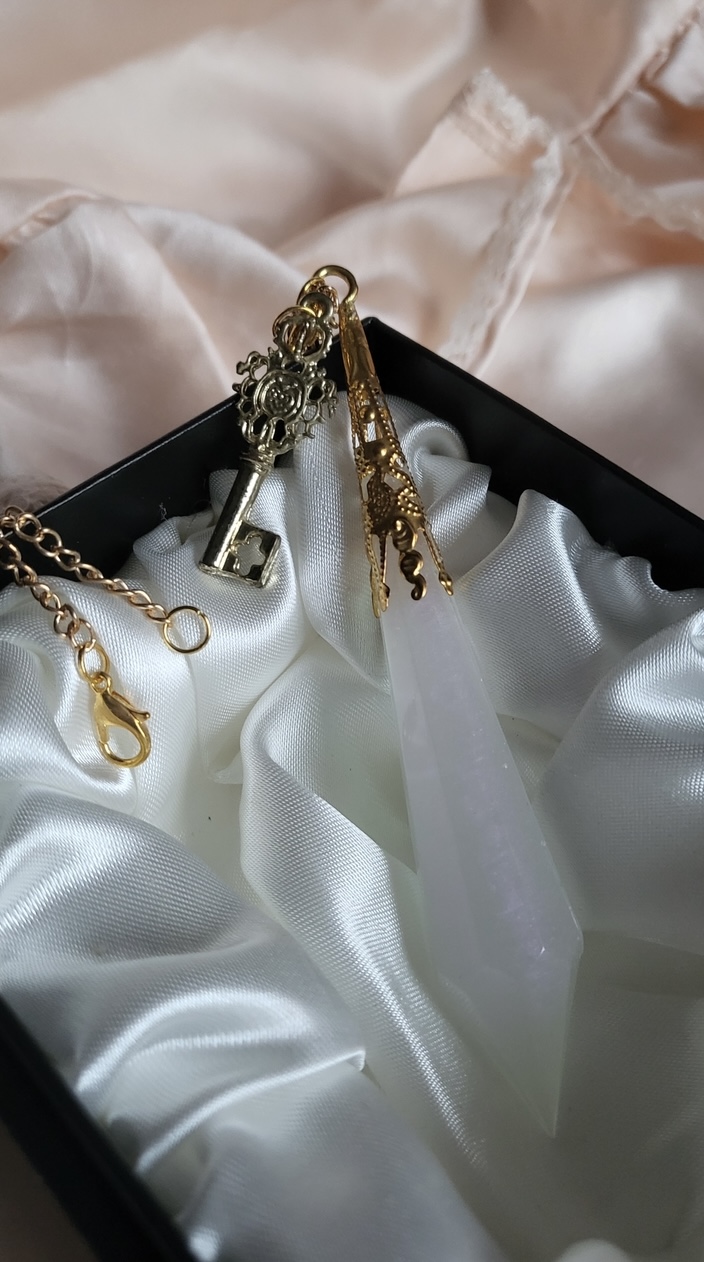 Shimmy pearlescent royal themed resin Crystal pendant necklace