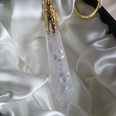 Graceful white pearlescent shimmery resin Crystal keychain