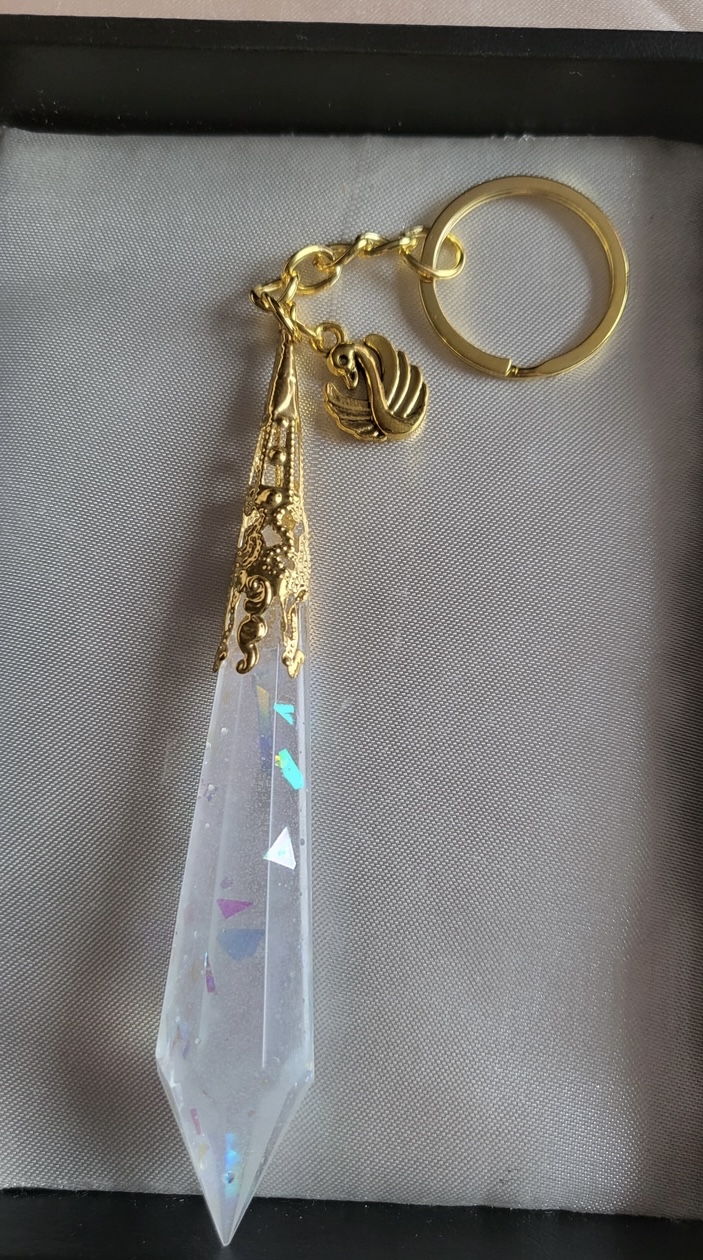Graceful white pearlescent shimmery resin Crystal keychain