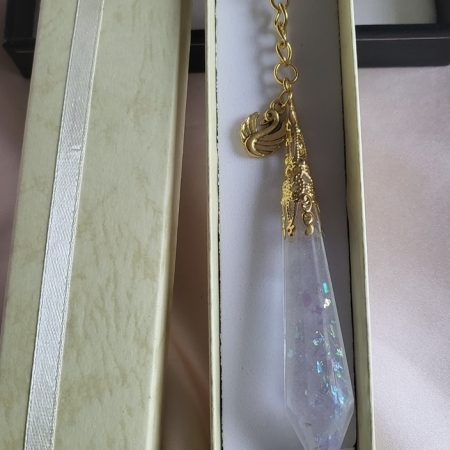 Graceful white pearlescent shimmery resin Crystal keychain