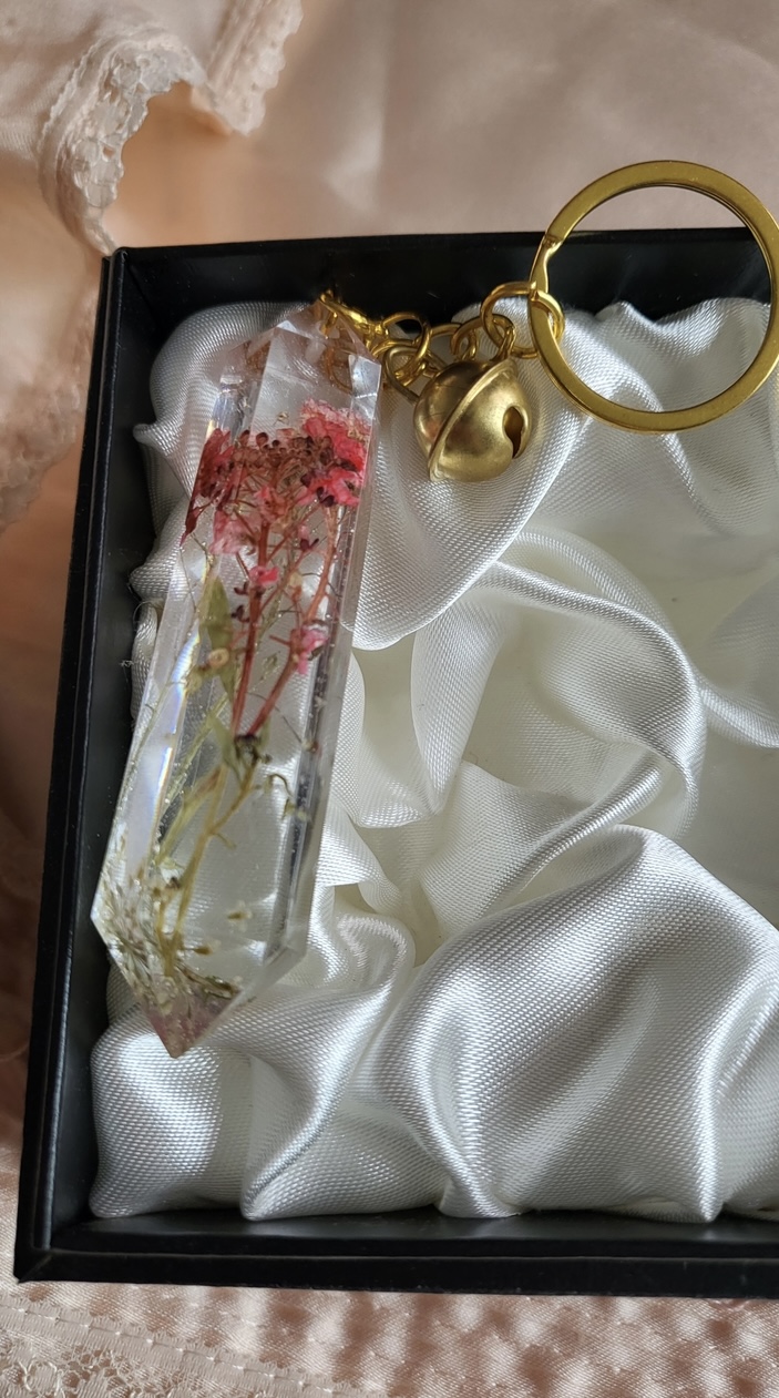 Beautiful pink flowers, clear resin keychain