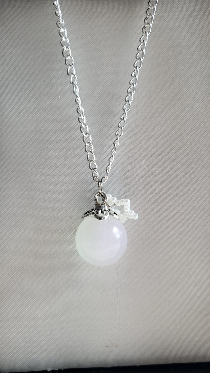 Pearlescent star themed resin ball necklace