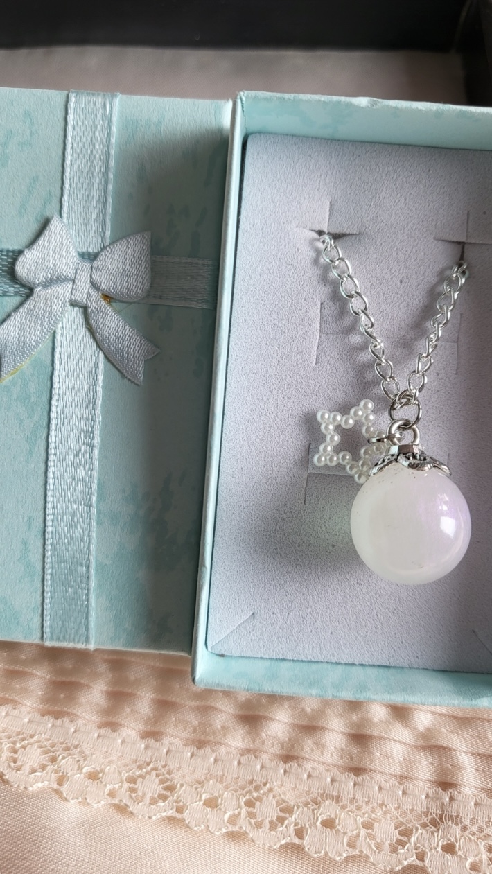 Pearlescent star themed resin ball necklace