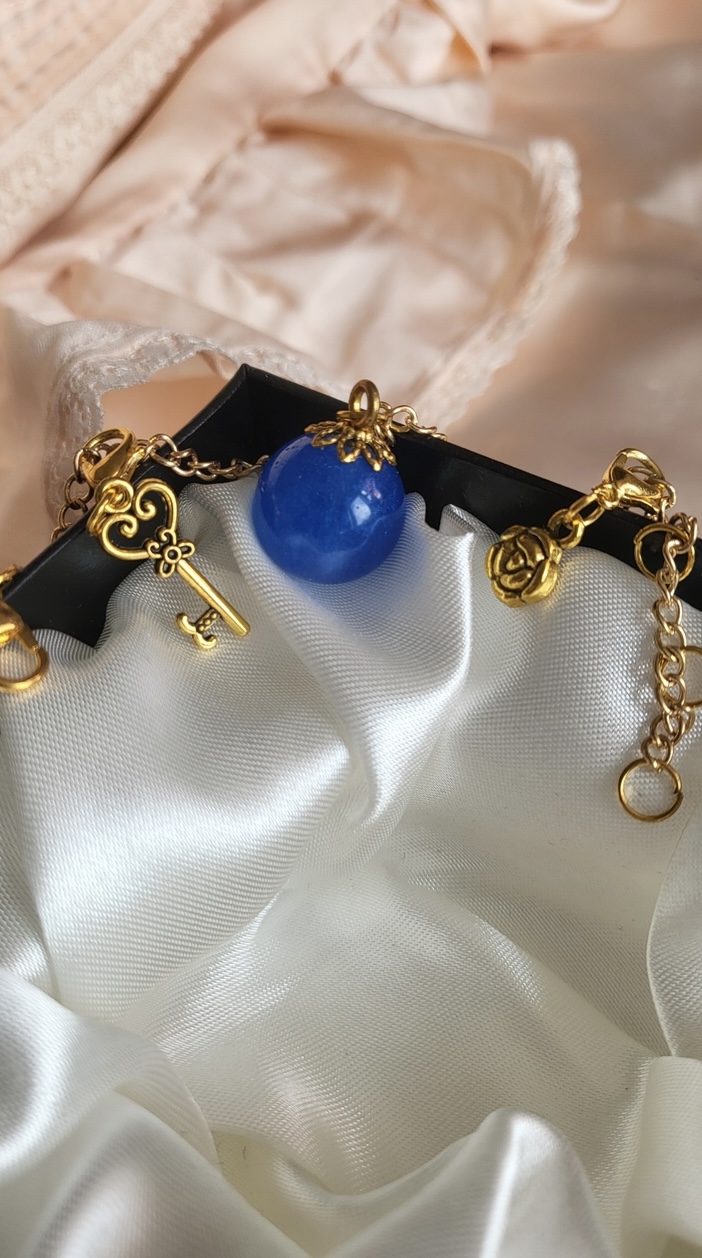 Royal blue and gold resin ball bracelet