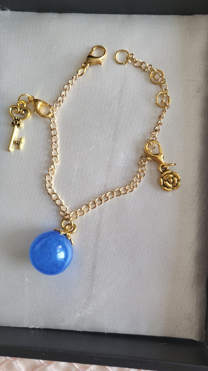 Royal blue and gold resin ball bracelet
