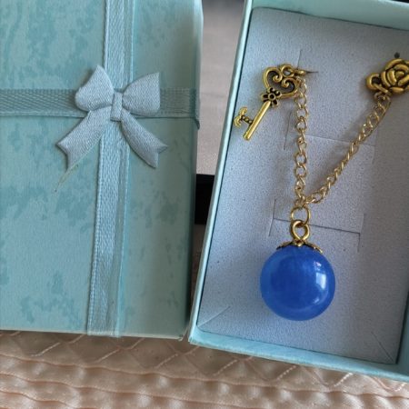 Royal blue and gold resin ball bracelet