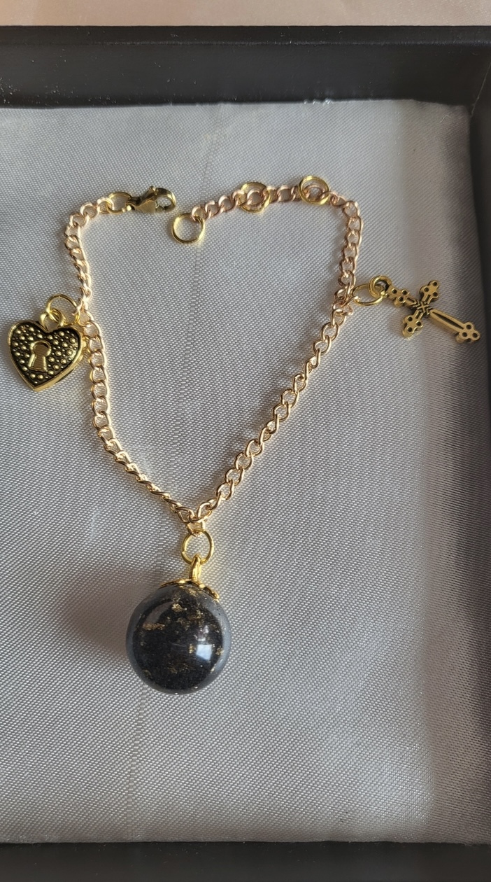 Fancy black and gold resin ball bracelet