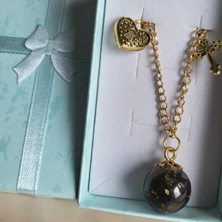 Fancy black and gold resin ball bracelet