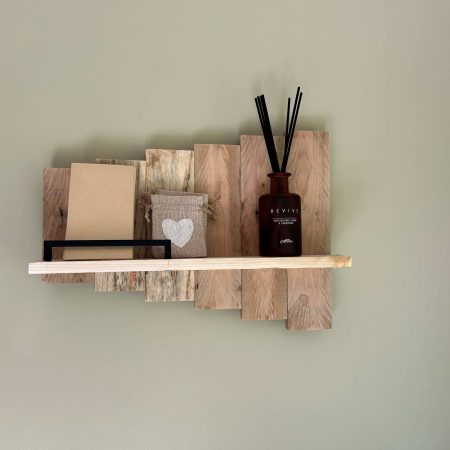 Rustic wood shelf made from reclaimed pallet wood