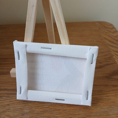 Robin mini canvas and easel for easy display