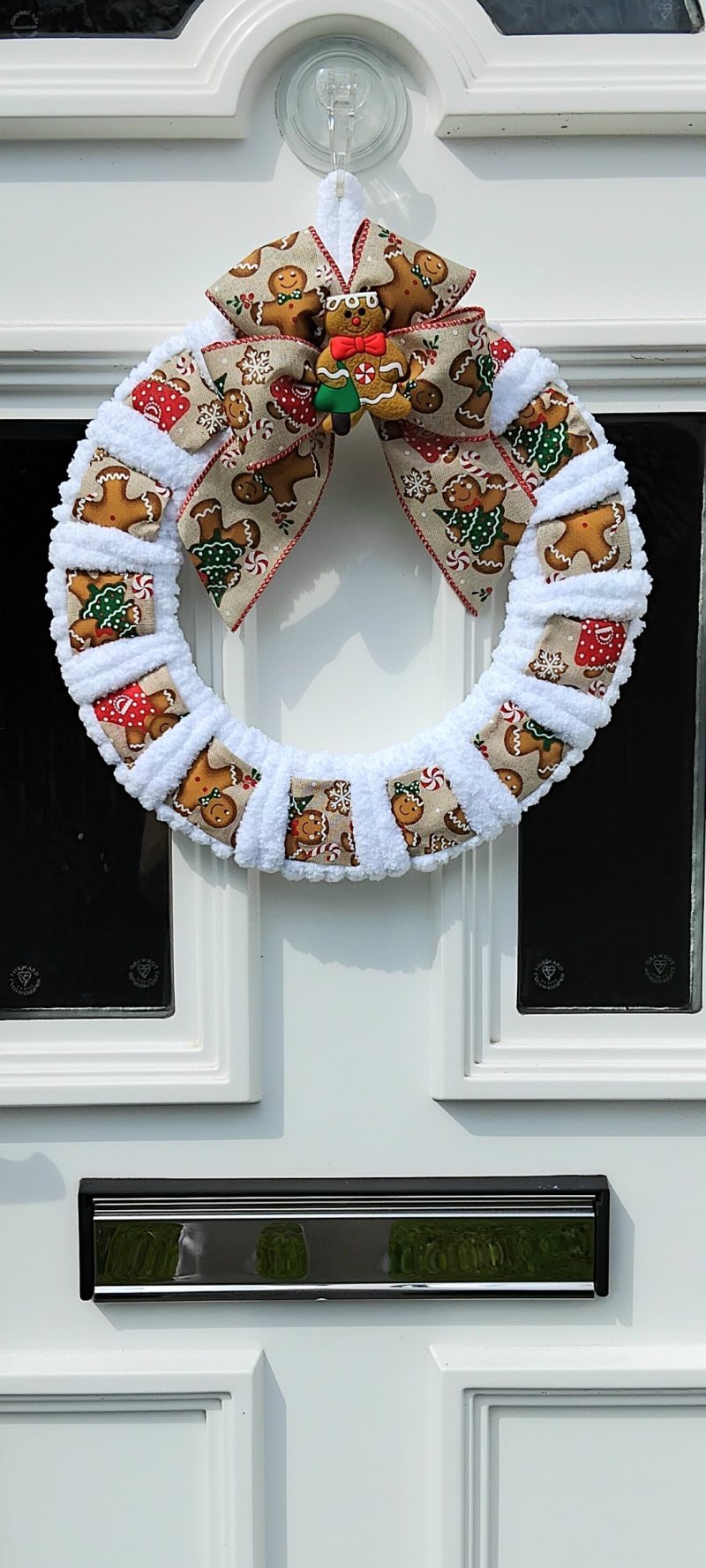Gingerbread man/woman yarn wreath, Gingerbread door wreath, Gingerbread wall wreath, Christmas wreat
