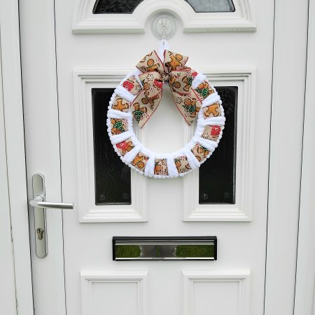 Gingerbread man/woman yarn wreath, Gingerbread door wreath, Gingerbread wall wreath, Christmas wreat