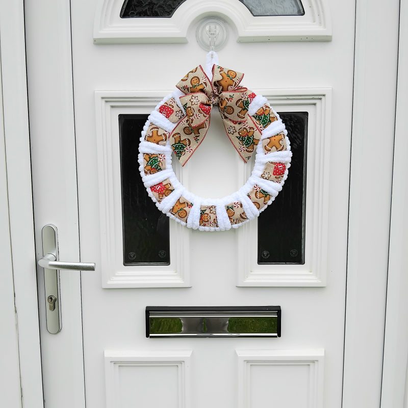 Gingerbread man/woman yarn wreath, Gingerbread door wreath, Gingerbread wall wreath, Christmas wreat