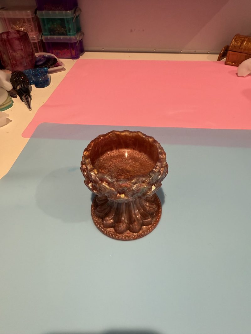 Tea light candle holder
