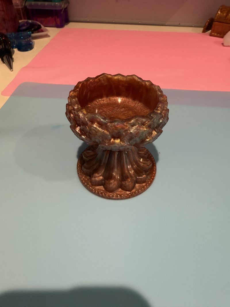 Tea light candle holder