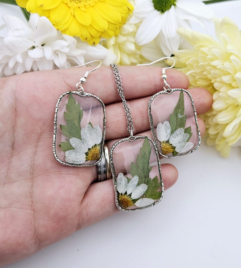 Daisy Earring and Necklace Set