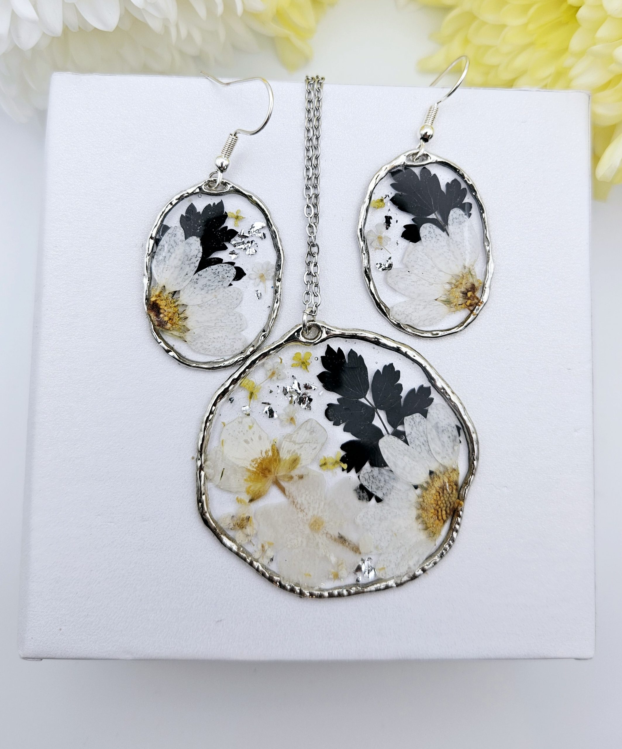 Monochrome Meadow Earring and Necklace Set
