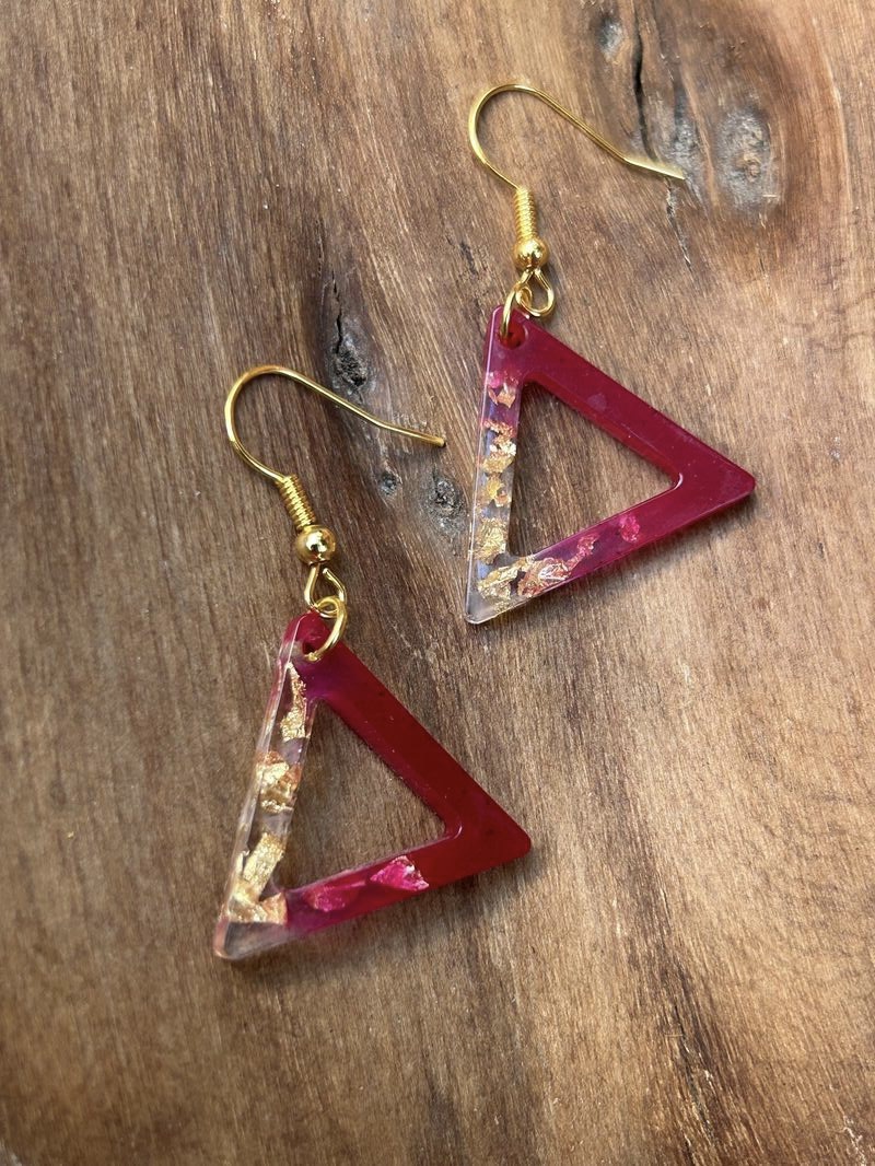 Resin triangle earrings with gold