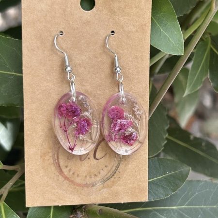 Resin oval earrings with dry flowers