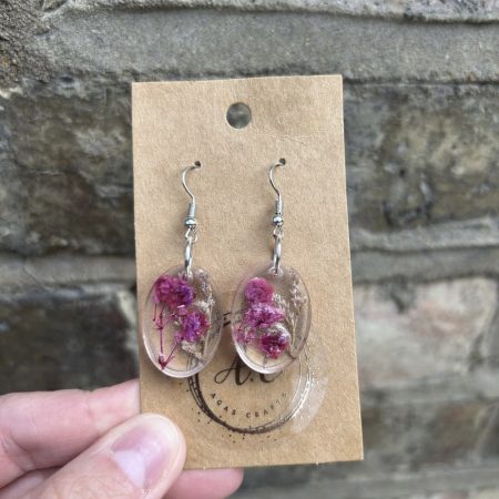 Resin oval earrings with dry flowers