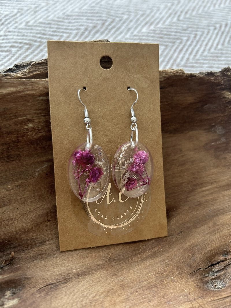 Resin oval earrings with dry flowers