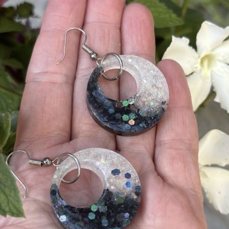 Round glittery resin earrings