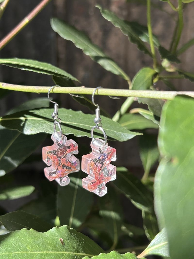 Puzzle resin earrings with dry flowers and sequins