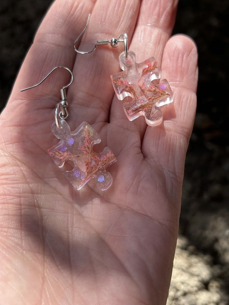 Puzzle resin earrings with dry flowers and sequins