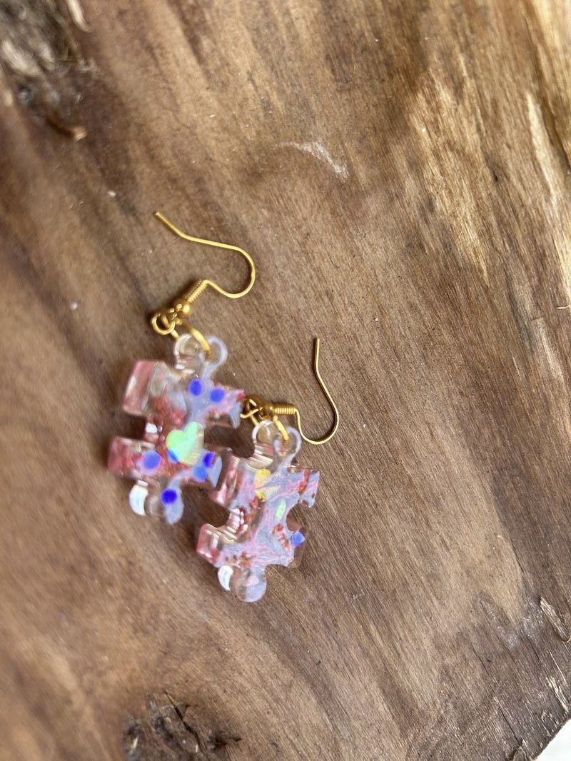 Puzzle resin earrings with dry flowers and sequins