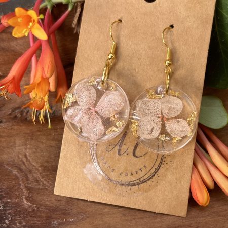 Round resin earrings with dry flowers and touch of gold