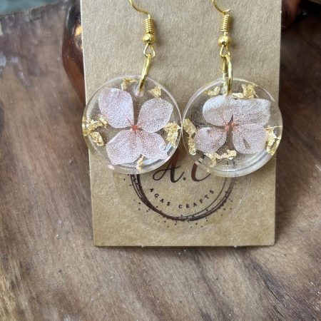 Round resin earrings with dry flowers and touch of gold