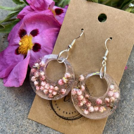 Large round resin earrings with dry flovers and glitter