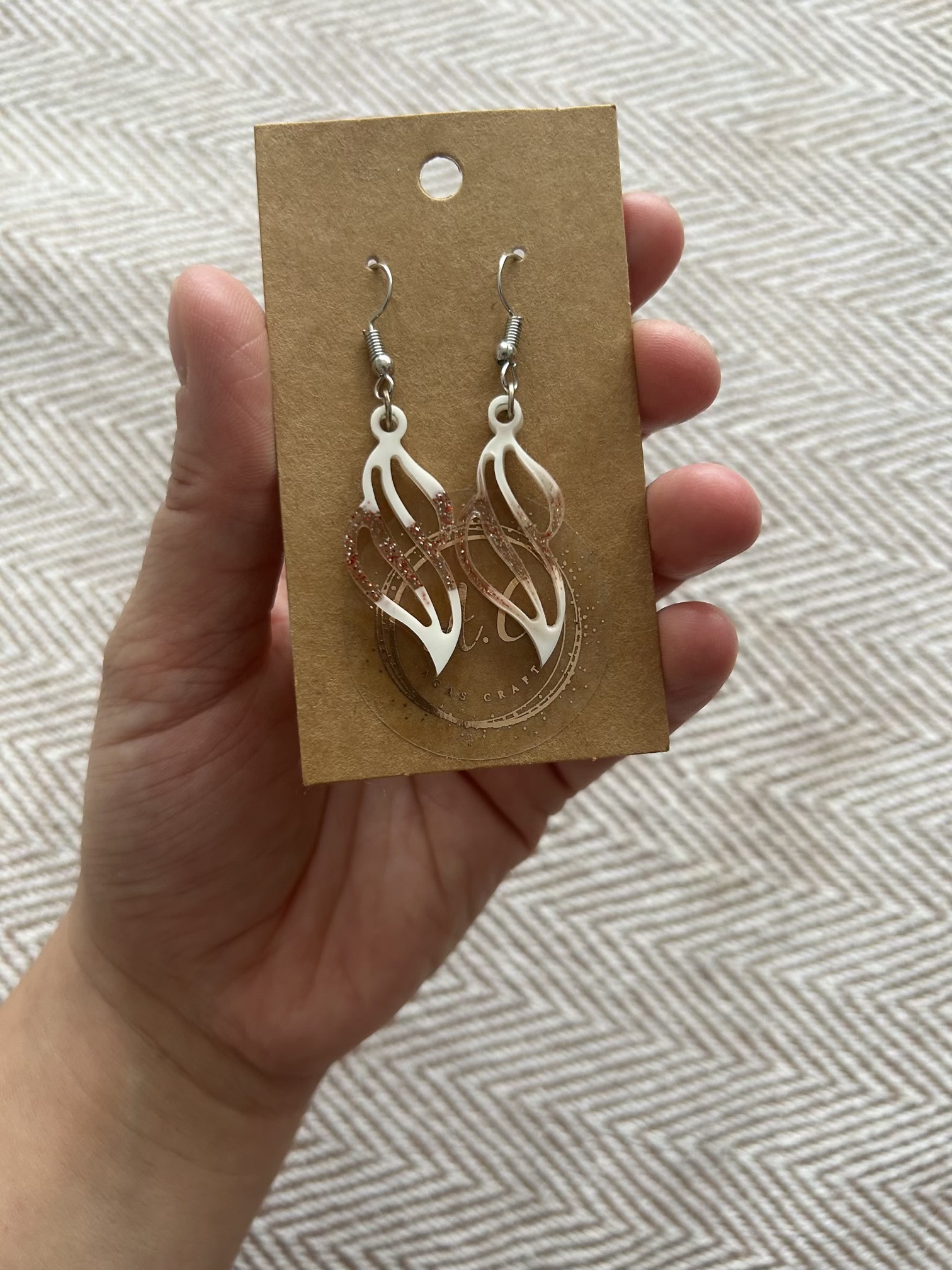 Resin earrings with white pigment and red glitter