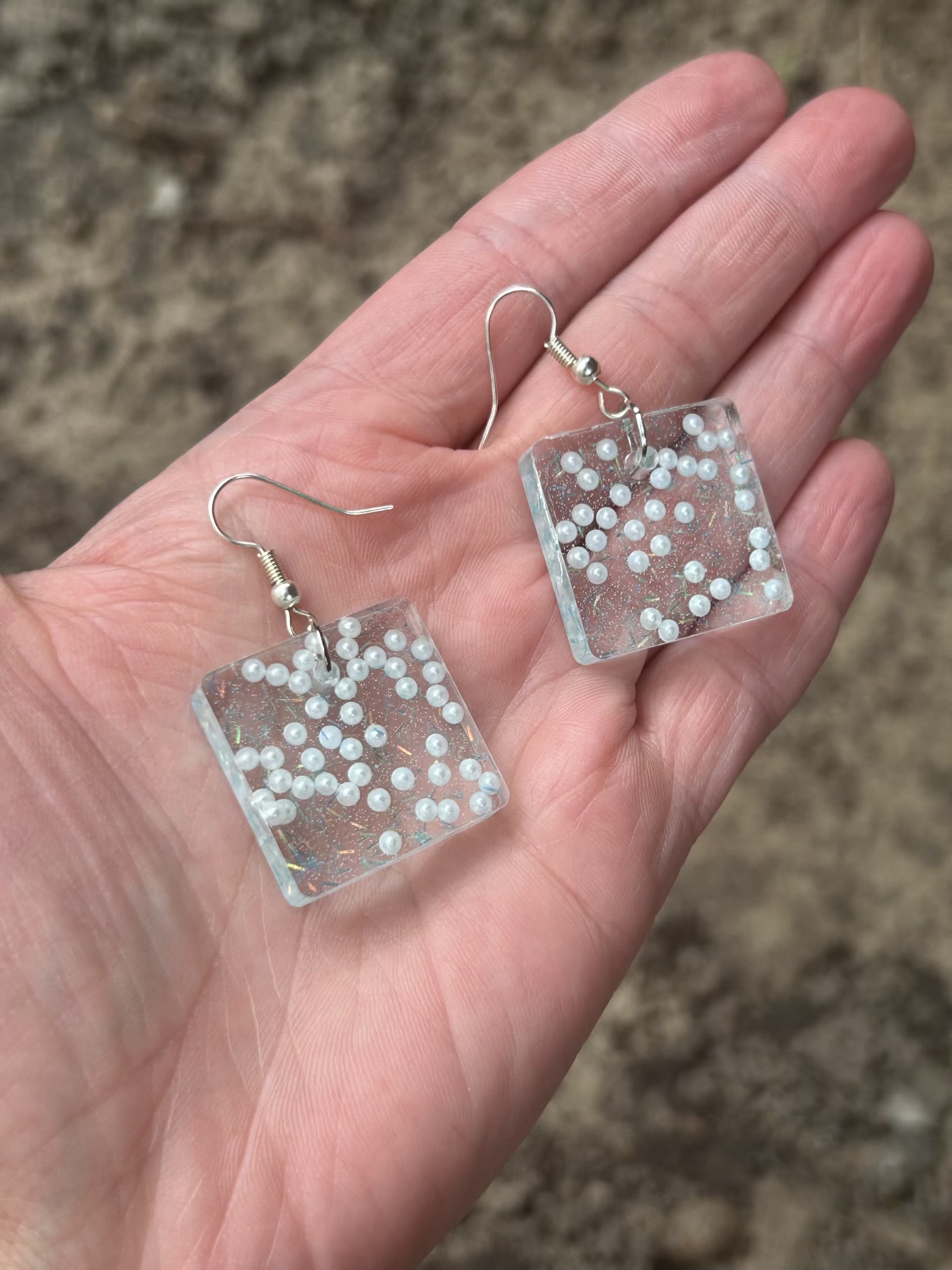 Resin earrings square with pearls