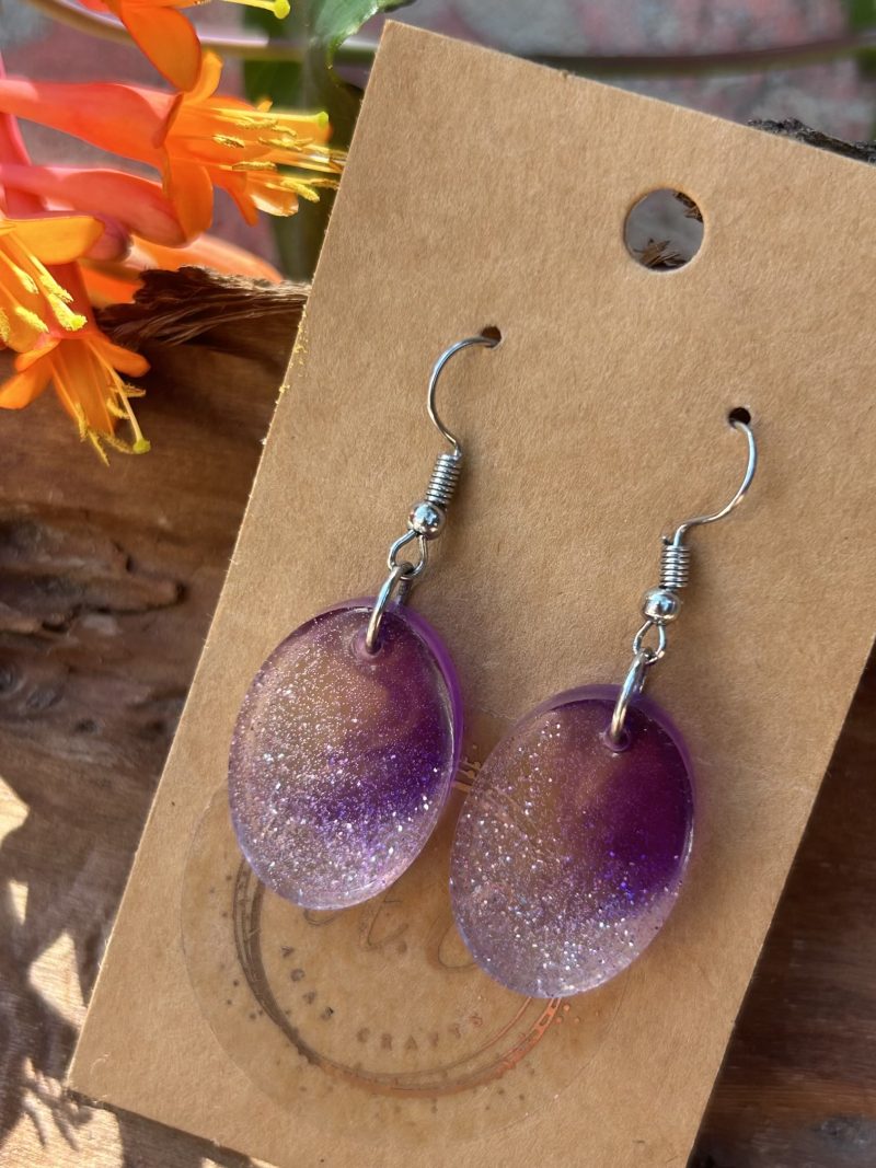 Resin oval earrings with silver glitter and touch if purple