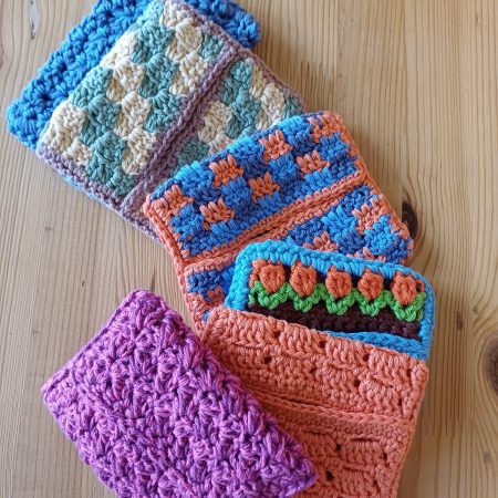 Various crochet tissue pouches