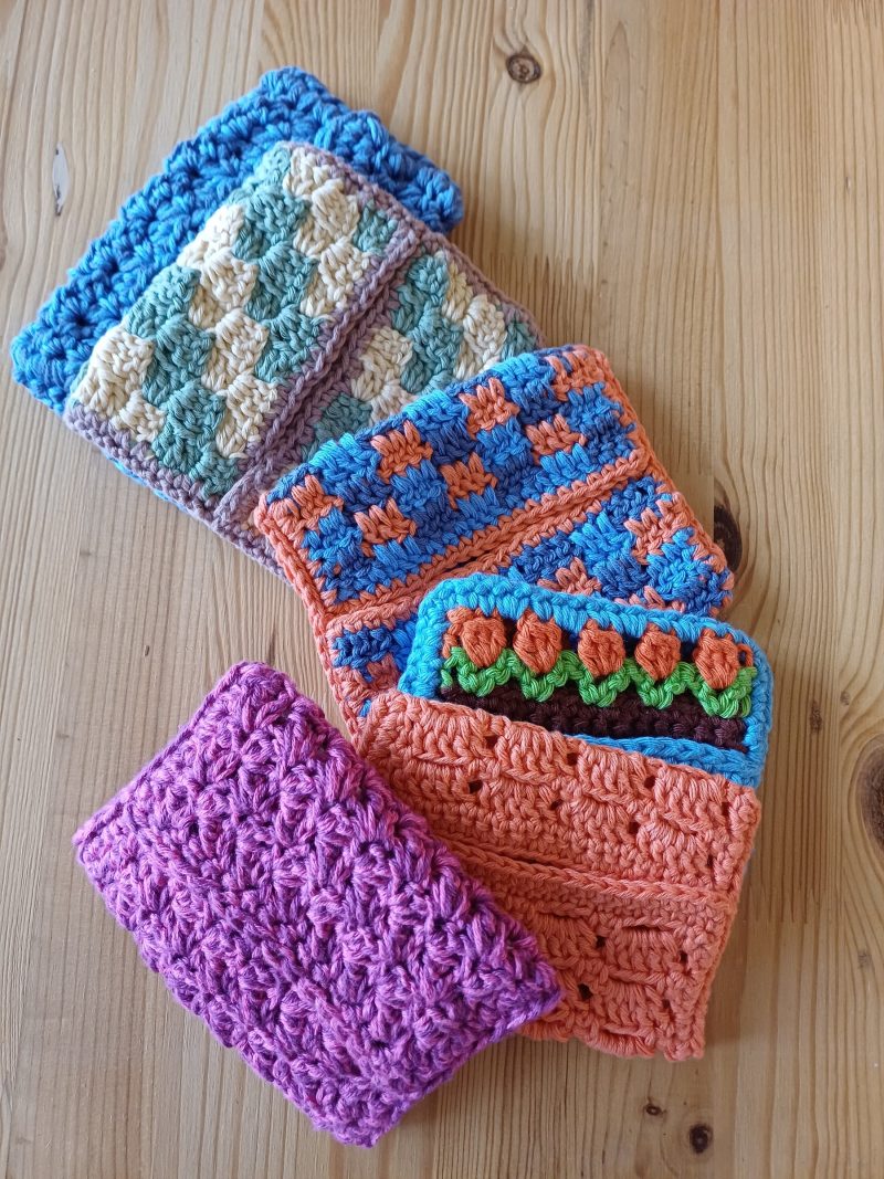 Various crochet tissue pouches