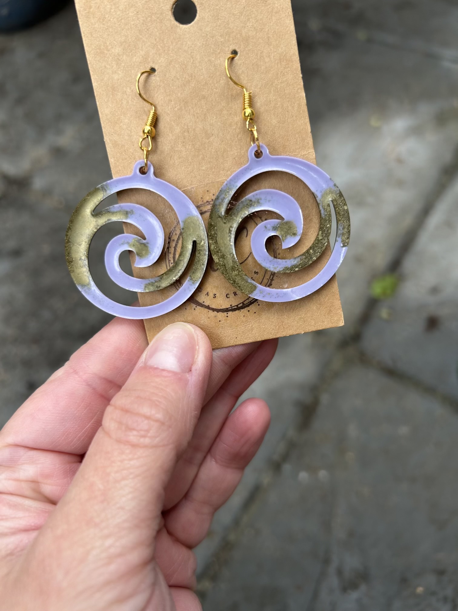 Resin swirls earrings with gold and purple pigment