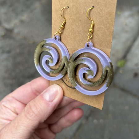 Resin swirls earrings with gold and purple pigment